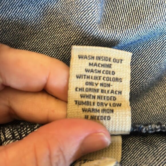 Earl Jeans Classic Blue Denim Jacket with faux diamond buttons Size M EUC - Picture 8 of 8